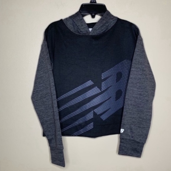 NWT. NEW BALANCE Girls’ Sweatshirt - Picture 3 of 6